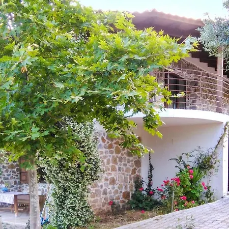 3 Bedrooms House At 400 M Away From The Beach With Furnished Terrace 펜션 Politiká