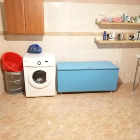 3 Bedrooms House At 400 M Away From The Beach With Furnished Terrace 펜션 *