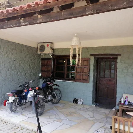 펜션 3 Bedrooms House At 400 M Away From The Beach With Furnished Terrace Politiká